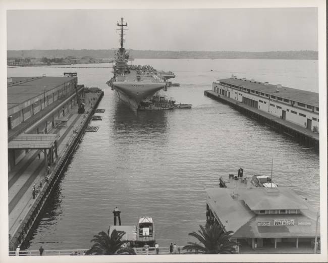 LABOR DAY SEPTEMBER 7, 1959 - SAN DIEGO - APPROACH BROADWAY PIER
